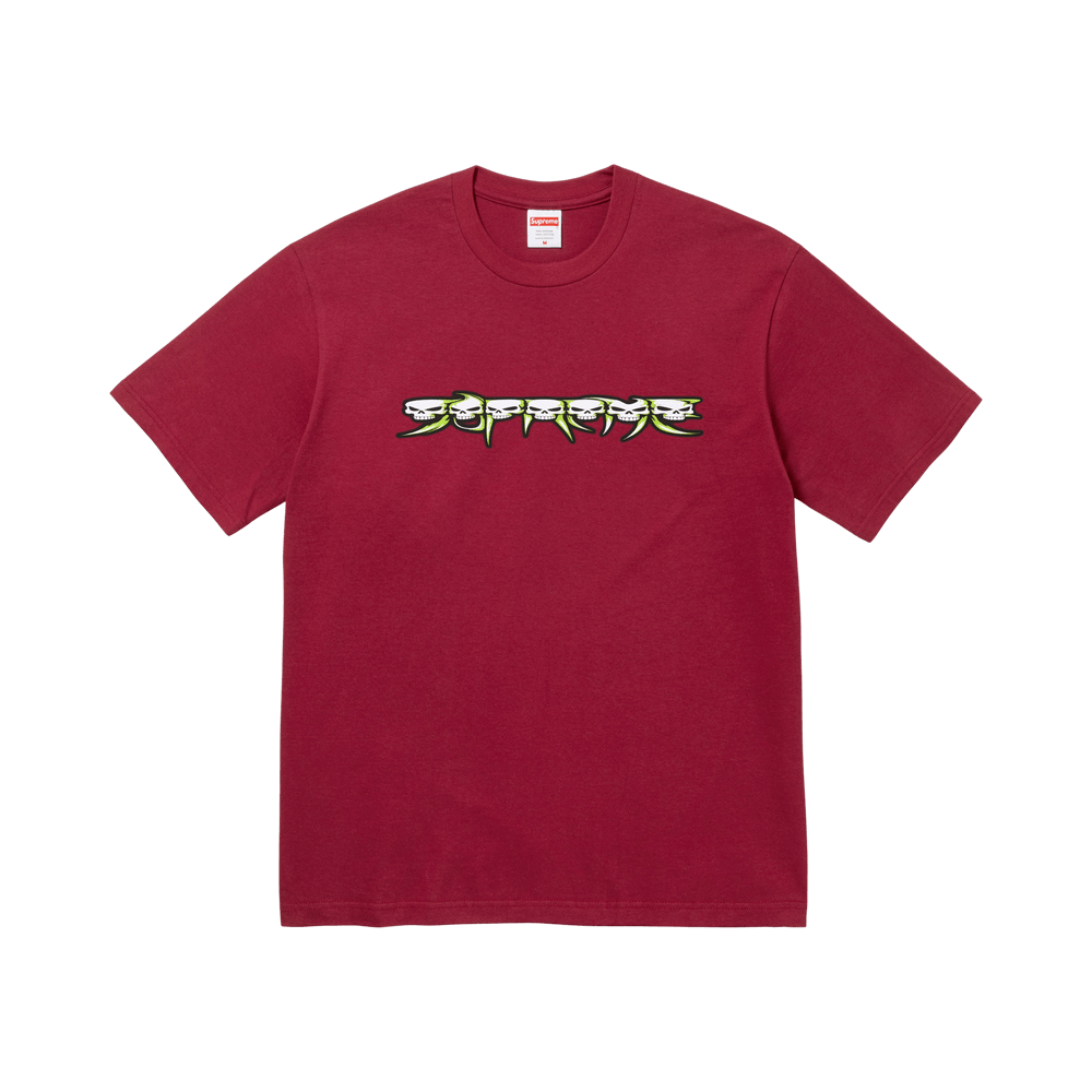 Supreme Skulls Spellout Tee 'Cardinal' FW26T24-CARDINAL — Abbigliamento Supreme su LAB19