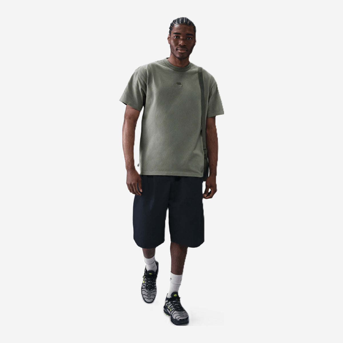 Nike Sportswear Premium Essentials Men's T-Shirt Light Army DO7392-320 — Abbigliamento Nike su LAB19