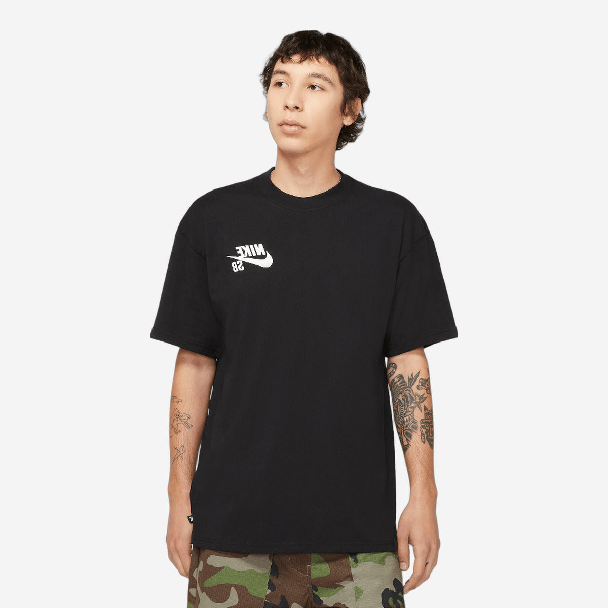 Nike SB Logo Skate T-Shirt Black/White DC7817-010 — Abbigliamento Nike su LAB19