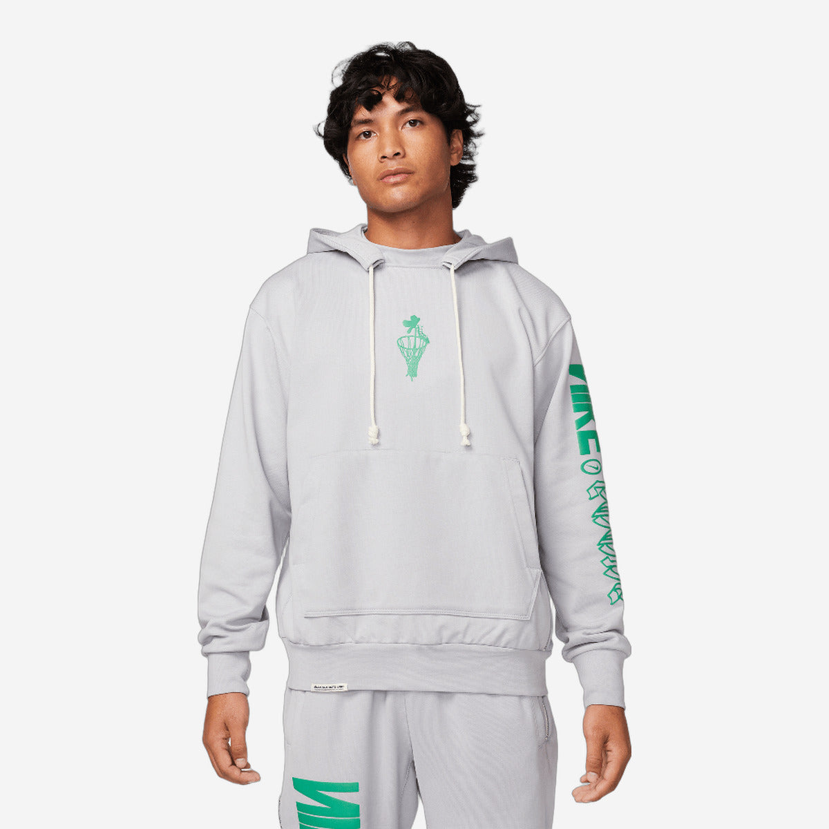 Nike Standard Issue Men's Dri-FIT Pullover Hoodie Wolf Grey/Stadium Green FN2702-012 — Abbigliamento Nike su LAB19