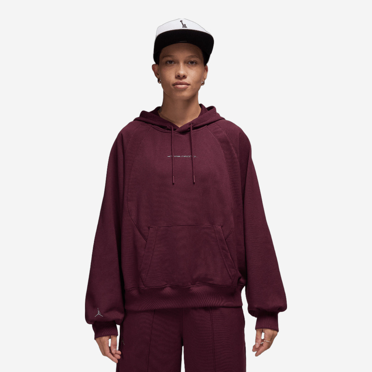 Jordan Sport Women's Graphic Fleece Hoodie Night Maroon/Stealth FN5125-681 — Abbigliamento Air Jordan su LAB19