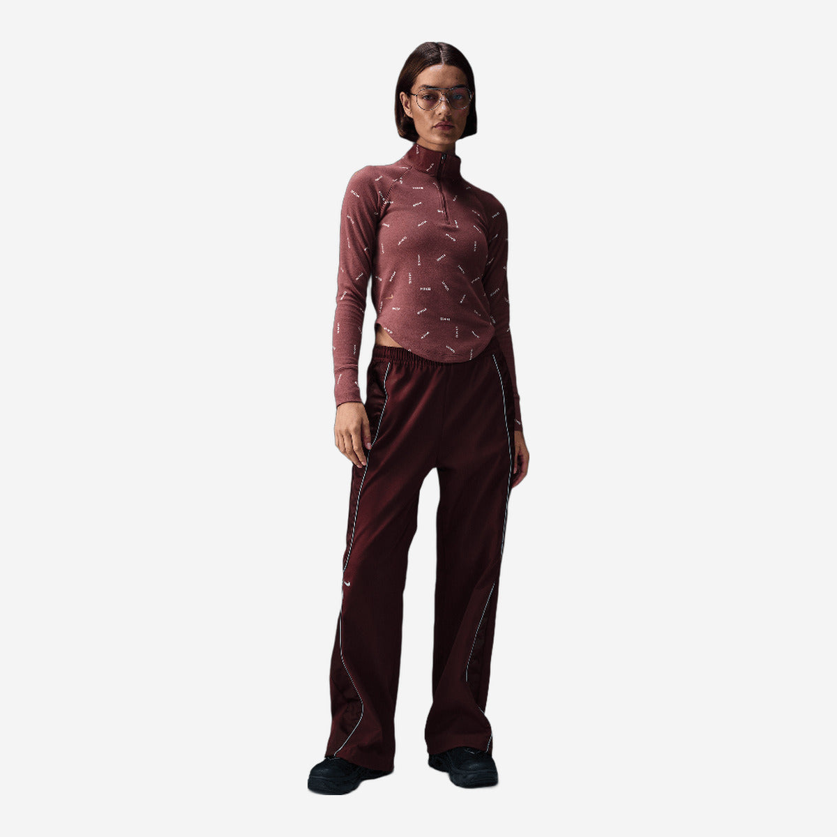 Nike Sportswear Collection Women's Slim 1/2-Zip Long-Sleeve Logo Top Red Sepia/Light Orewood Brown/Red Sepia FV7821-218 — Abbigliamento Nike su LAB19