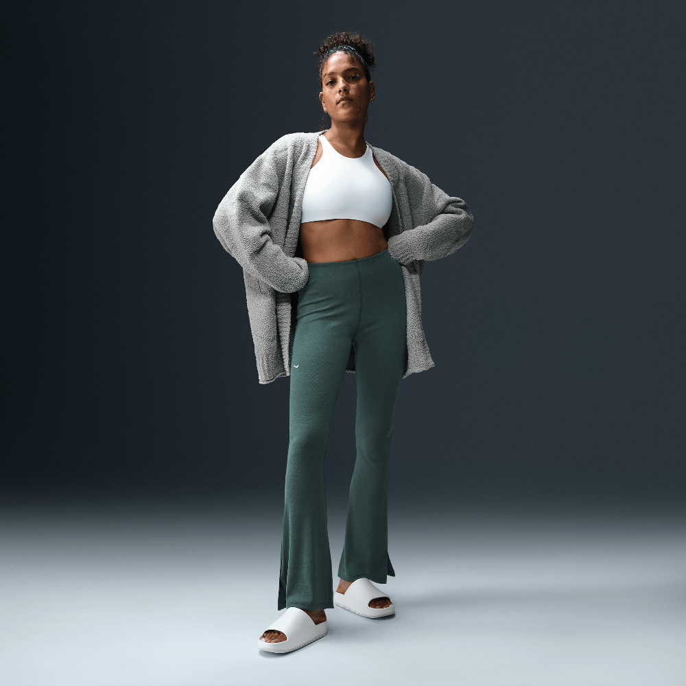 Nike Sportswear Chill Knit Women's Tight Mini-Rib Flared Leggings Vintage Green/Sail FQ2113-338 — Abbigliamento Nike su LAB19