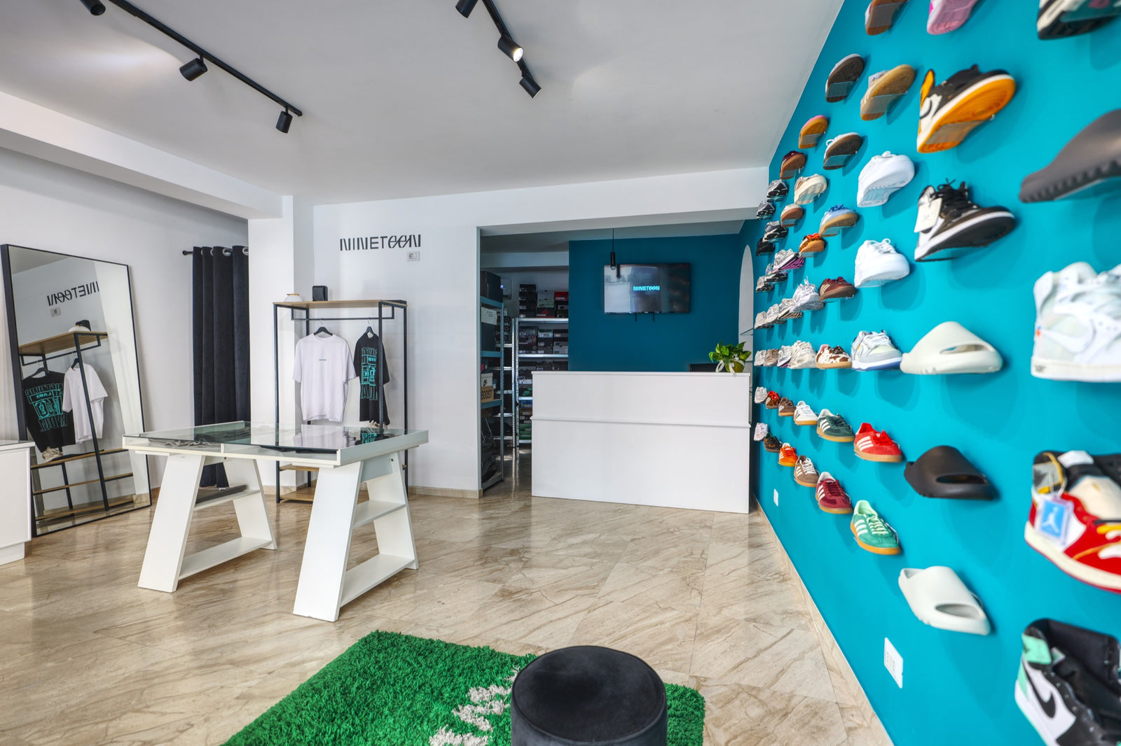 Interno dello store LAB19 di Subiaco