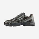 New Balance 740 Black Metallic