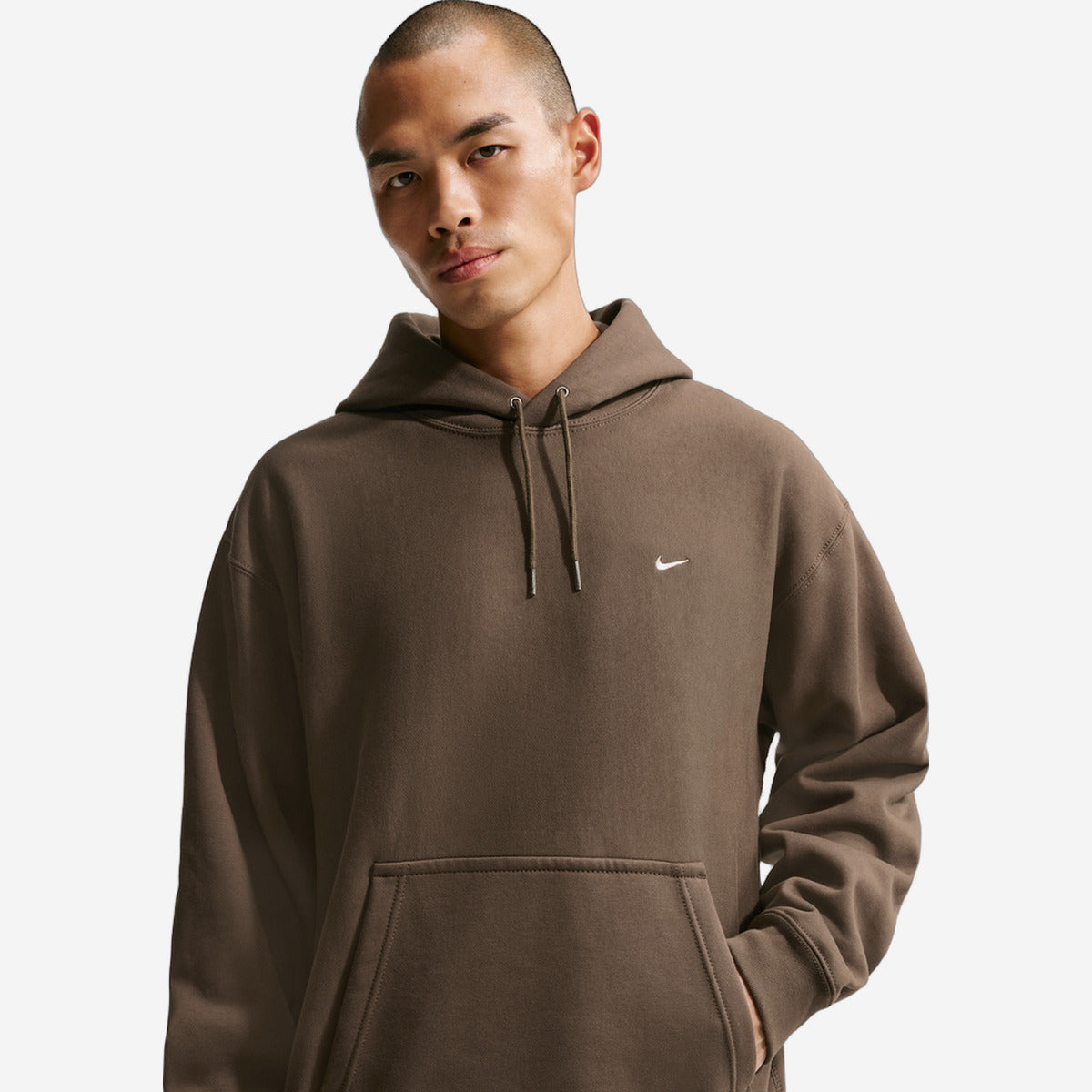 Nike Solo Swoosh Men's Pullover Hoodie Dark Hazel/White HV1082-212 — Abbigliamento Nike su LAB19
