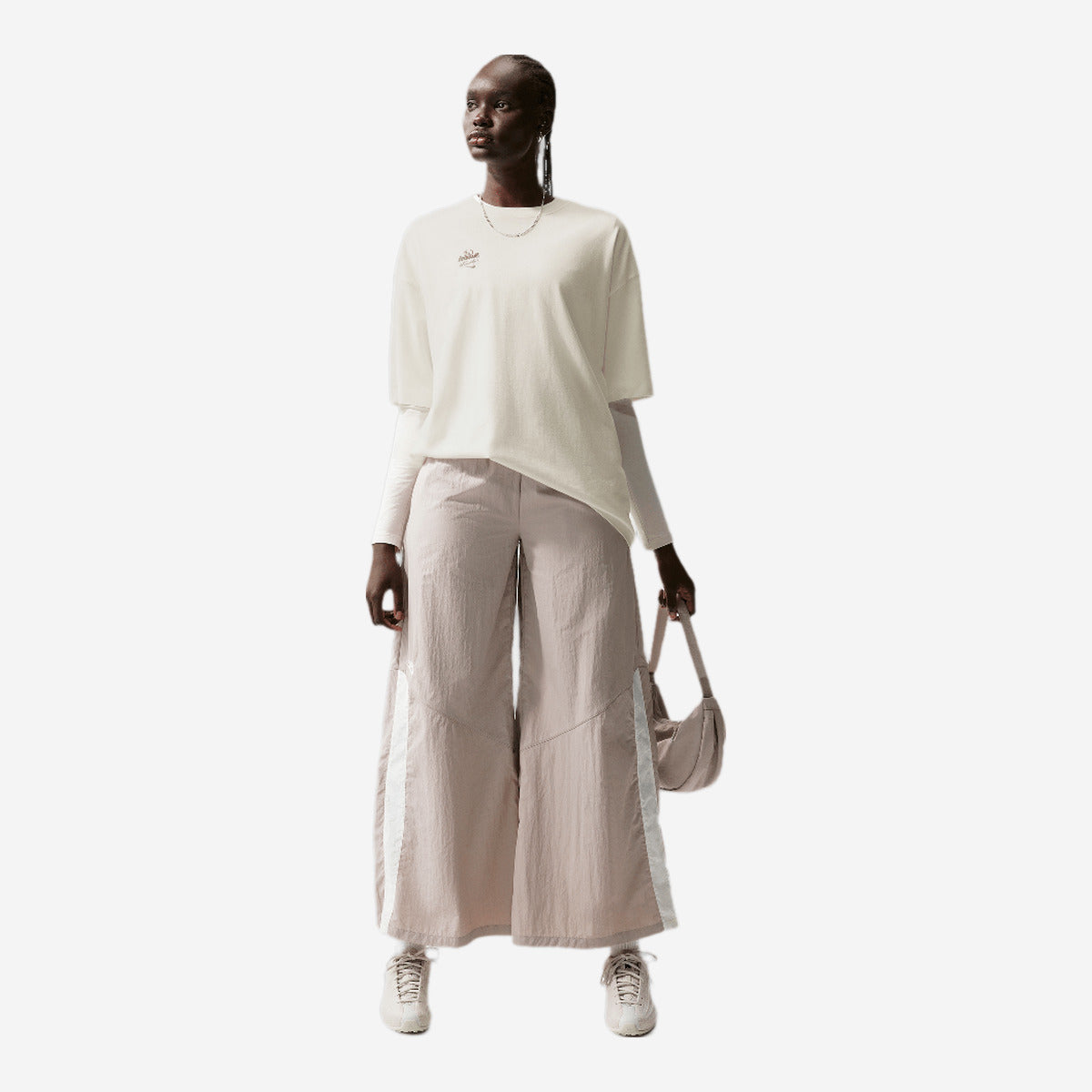 Nike Sportswear Classic Women's Oversized Short-Sleeve T-Shirt Sail/Dark Hazel/Dark Hazel IQ1091-133 — Abbigliamento Nike su LAB19