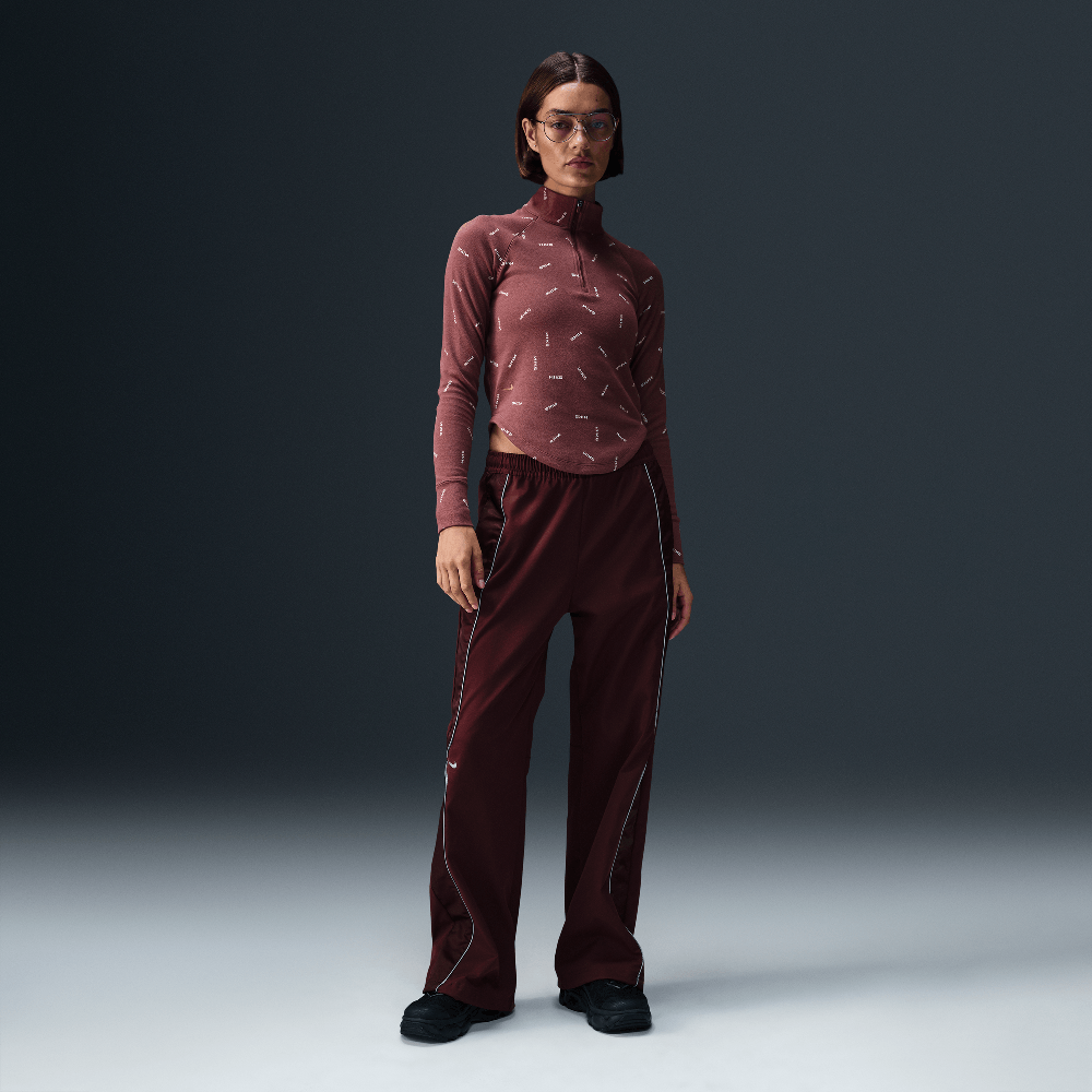 Nike Sportswear Collection Women's Slim 1/2-Zip Long-Sleeve Logo Top Red Sepia/Light Orewood Brown/Red Sepia FV7821-218 — Abbigliamento Nike su LAB19