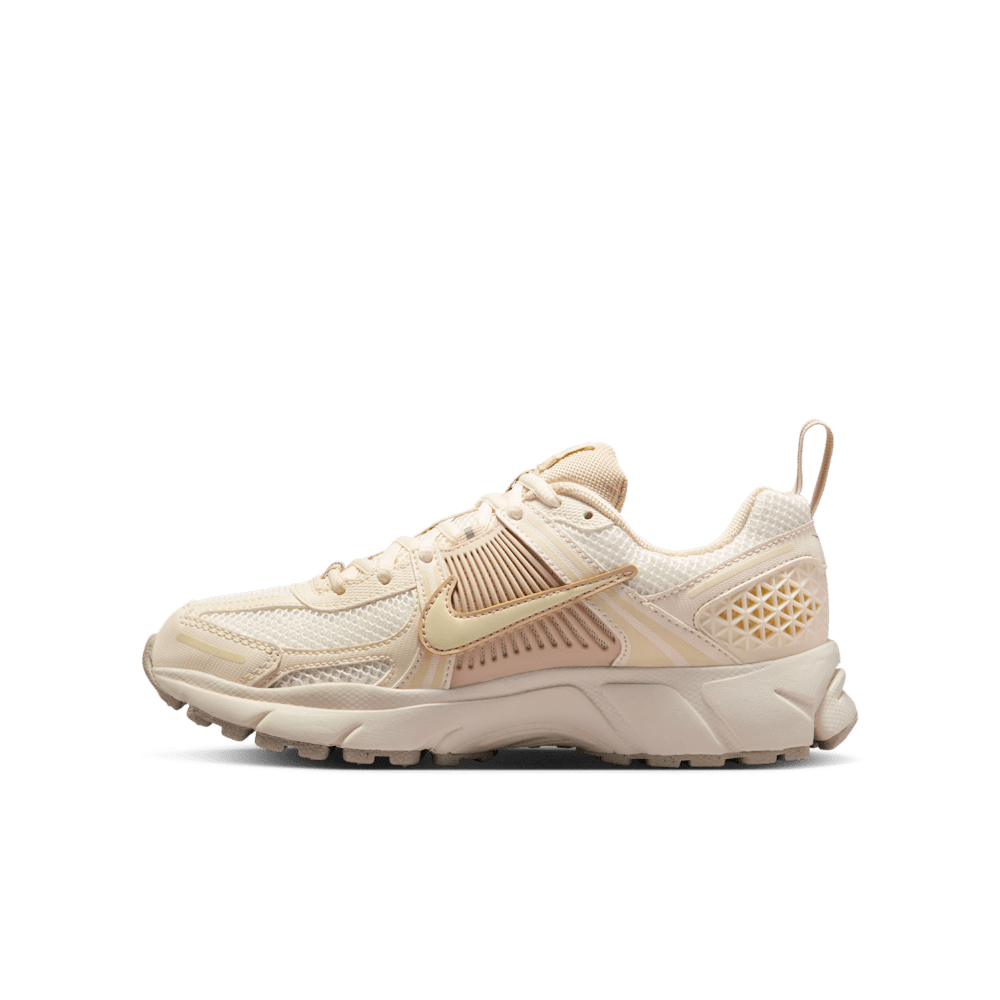 Nike Zoom Vomero 5 Pale Ivory Sand Drift (GS) HF6998-106 — Sneakers Nike su LAB19