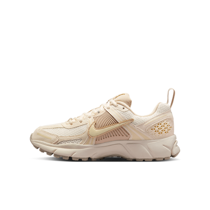 Nike Zoom Vomero 5 Pale Ivory Sand Drift (GS) HF6998-106 — Sneakers Nike su LAB19