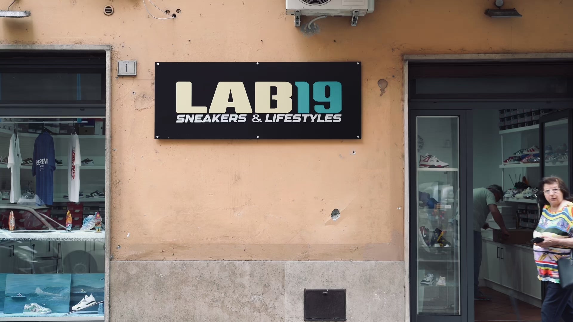 Carica il video: 