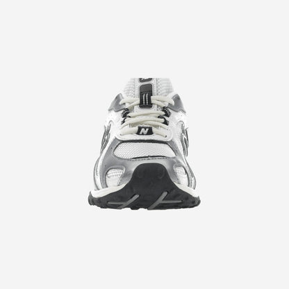 New Balance 204L Silver Metallic Black