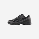New Balance 740 Triple Black (GS)