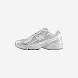 New Balance 740 Metallic Silver